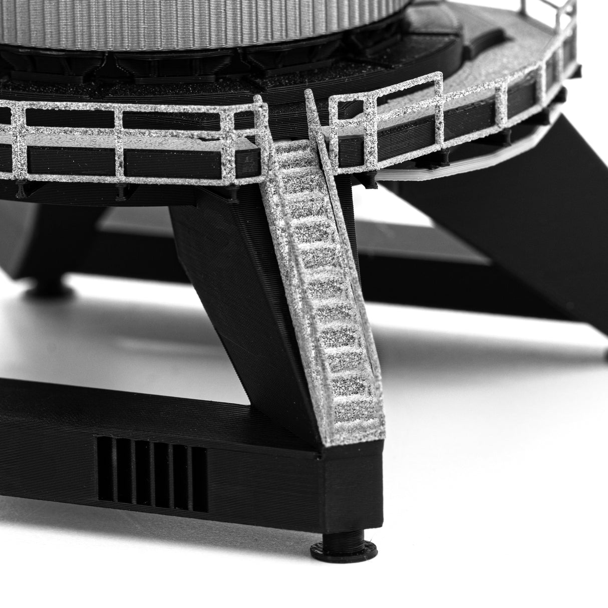 Static fire base mount for Spaceship