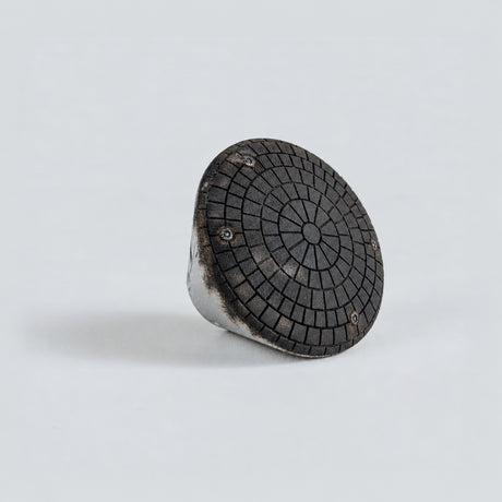 Orion crew capsule 1:144 with a charred black heat shield